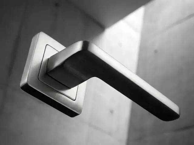 Квадратна розетка під сучасні полотна